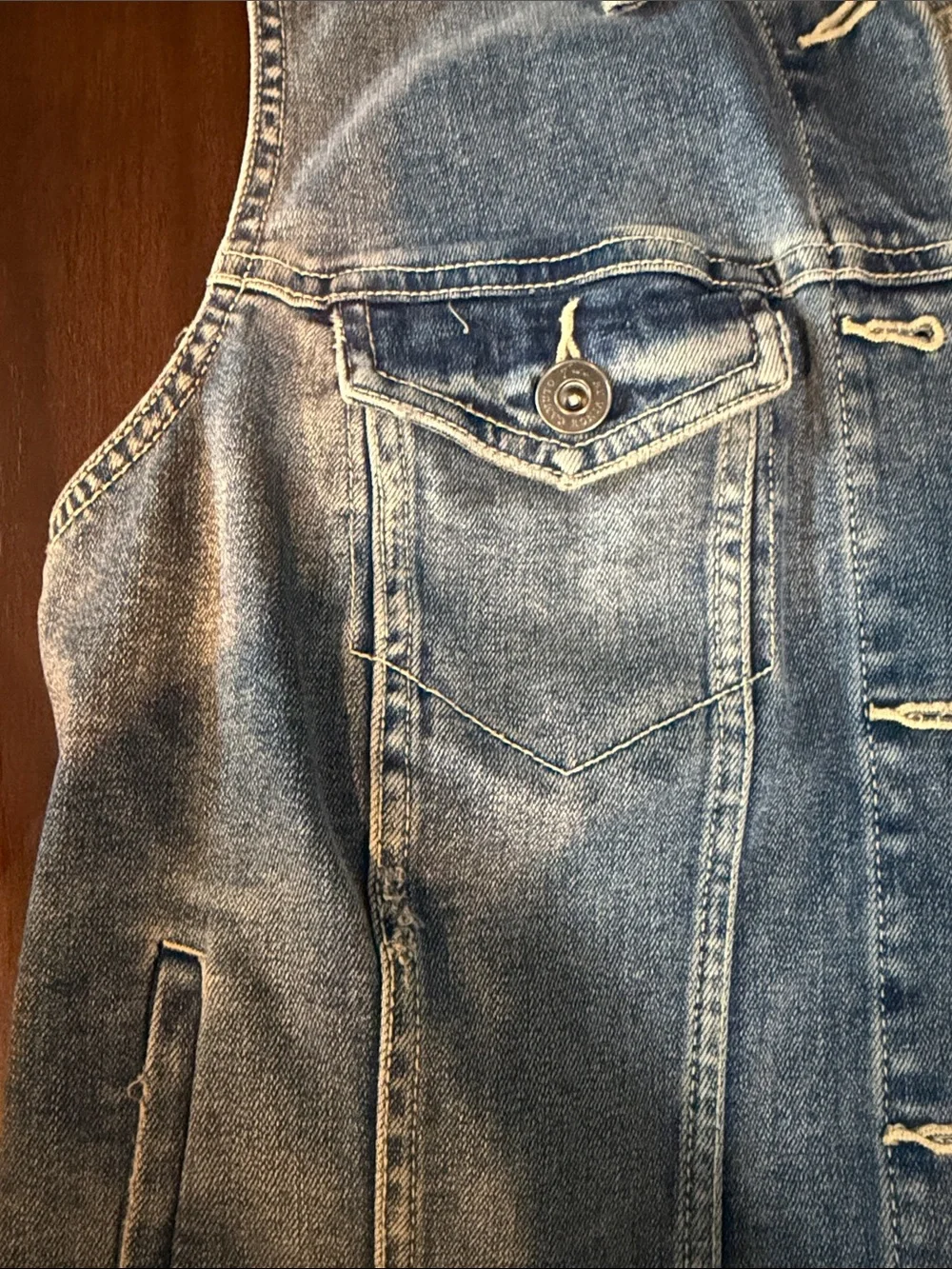 Vince Camuto Medium Blue Denim Button-Front Vest - Picture 3 of 3